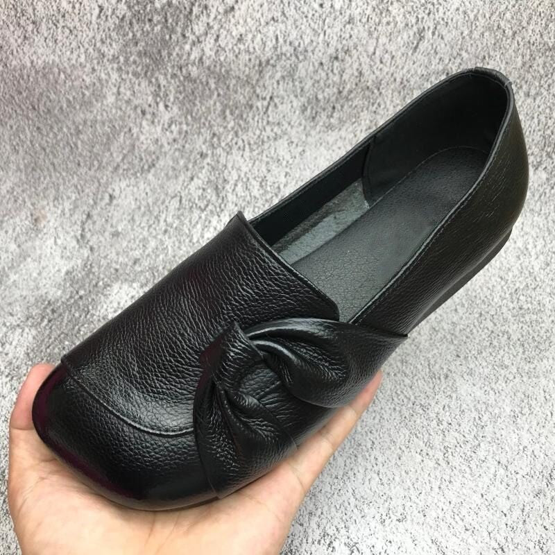 Women's Comfortable Tendon Bottom Non-slip Round Toe Shoes Flat Leather Shoes